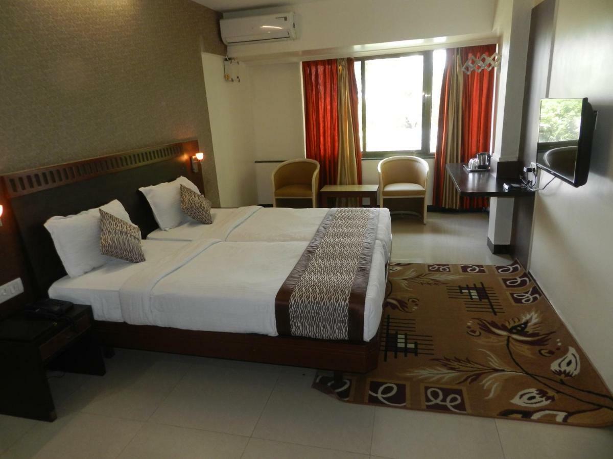 Hotel Ayodhya Kolhapur Exterior foto